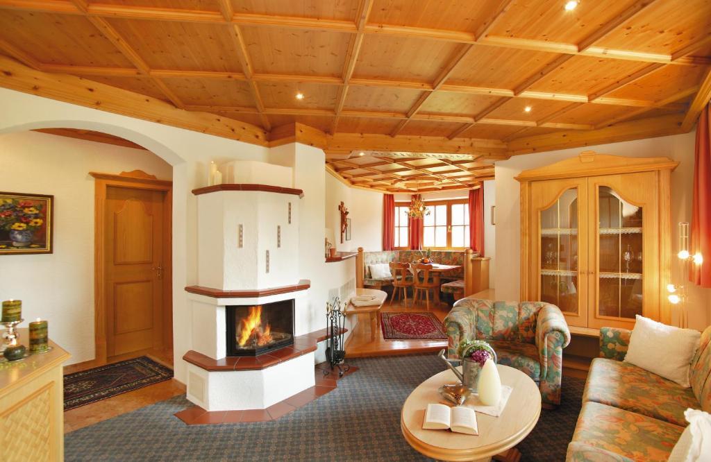 Landhaus Kostenzer Mit Sauna Fügen Værelse billede