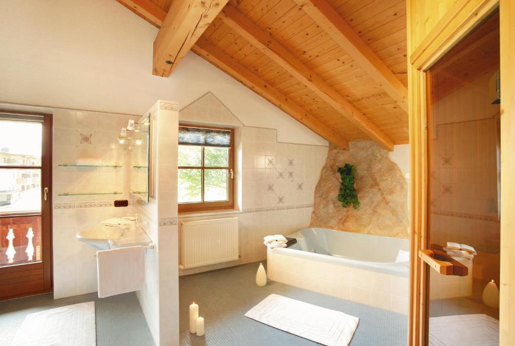 Landhaus Kostenzer Mit Sauna Fügen Værelse billede